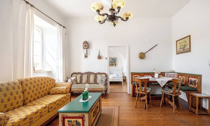 Maring-Noviand Apartment | Apartment 'Ferienwohnung Abtei Klosterhof' with Shared Terrace, Shared Garden and Wi-Fi