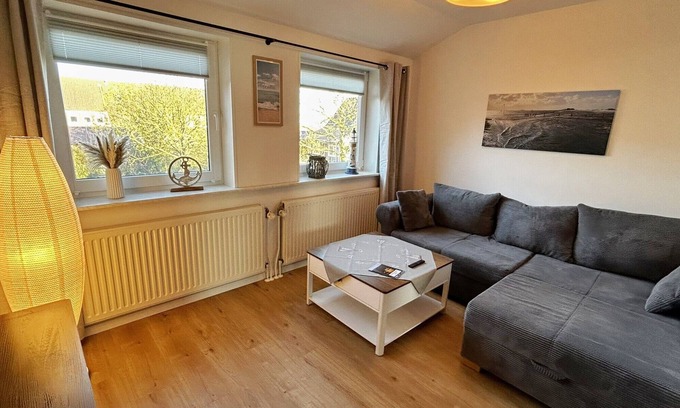 Hallig Langeneß Apartment | Apartment 'Ferienwohnung Godewind' with Shared Terrace, Shared Garden and Wi-Fi