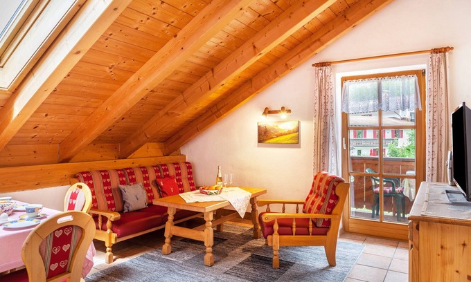 Obergrainau Apartment | Apartment 'Ferienwohnung Kramer' with Balcony and Wi-Fi