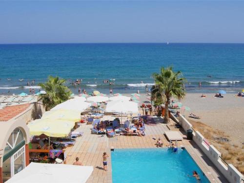 Adelianos Kampos Apartment | Apartment for 3 persons, with swimming pool, near the beach