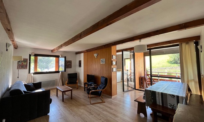 Le Sauze Apartment | Apartment for 9 with Terrace Facing the Slopes, Close to Amenities and Pool