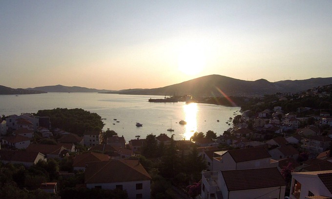 Trogir Apartment | Apartment for four persons with sea view in Trogir near the beach