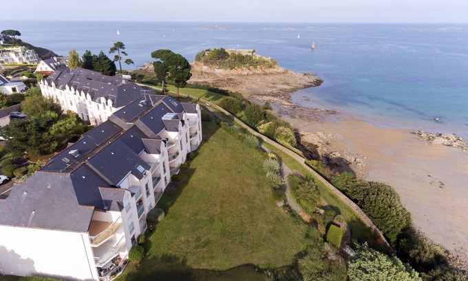 Saint-Quay-Portrieux Apartment | Apartment Les Terrasses de la Comtesse, direct access to the beach .