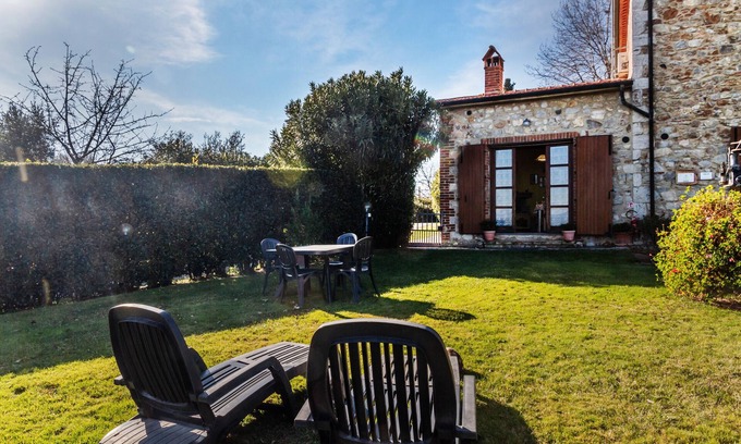 Magliano in Toscana Apartment | Apartment 'Granaio' with Shared Garden, Wi-Fi and Air Conditioning