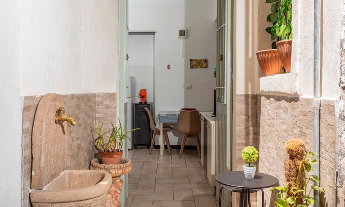 Borgo-Sanzio Apartment | Apartment 'Giulia's Home - Borgo' with Private Terrace, Wi-Fi and Air Conditioning