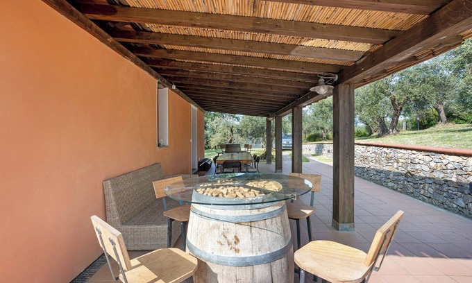 Arcola Apartment | Apartment 'Glicine' with Sea View, Wi-Fi and Air Conditioning