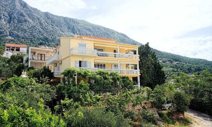 Zivogosce Apartment | Apartment Gojko - 50 m from the beach: R3(2) - Zivogosce, Riviera Makarska, Croatia