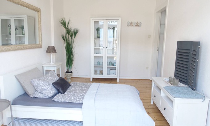 Woltmershausen Apartment | Apartment 'Gr Wohnung Mit 3 Sep Schlafzimmer' with Balcony and Wi-Fi