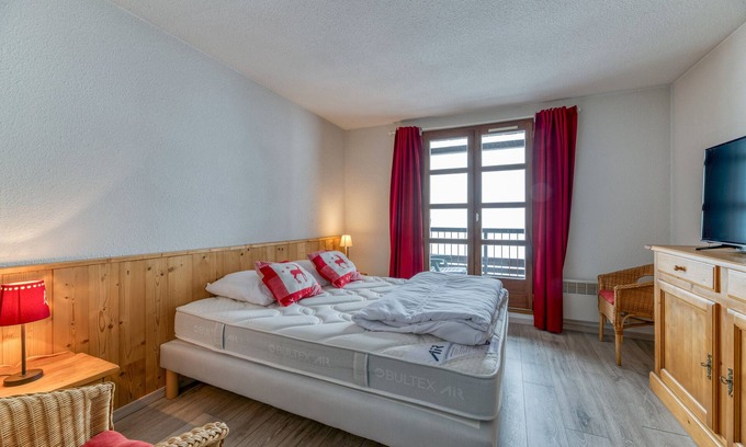 Villard-Reculas Apartment | Apartment 'Granges 32 - Beau Duplex' with Mountain View and Balcony