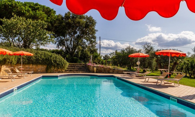 Magliano in Toscana Apartment | Apartment 'Grillo' with Shared Pool, Wi-Fi and Air Conditioning