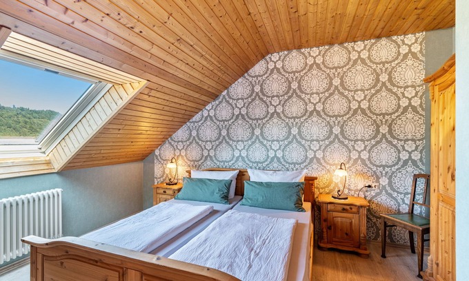 Busterbach Apartment | Apartment 'Haus Berger' with Balcony and Wi-Fi