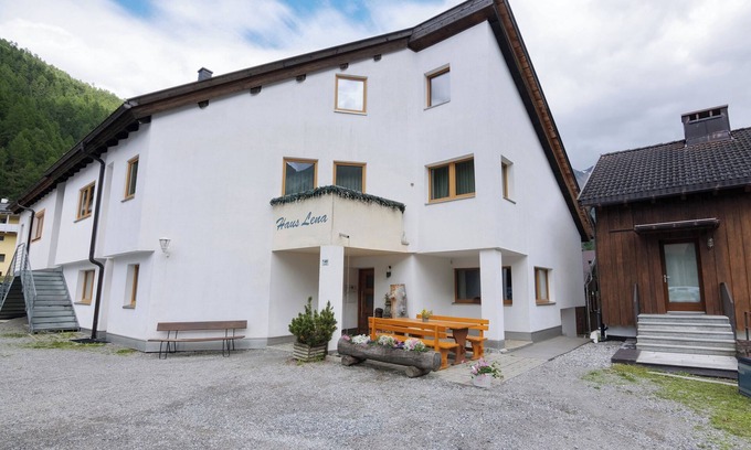 Solda Apartment | Apartment "Haus Lena" with Balcony and Wi-Fi