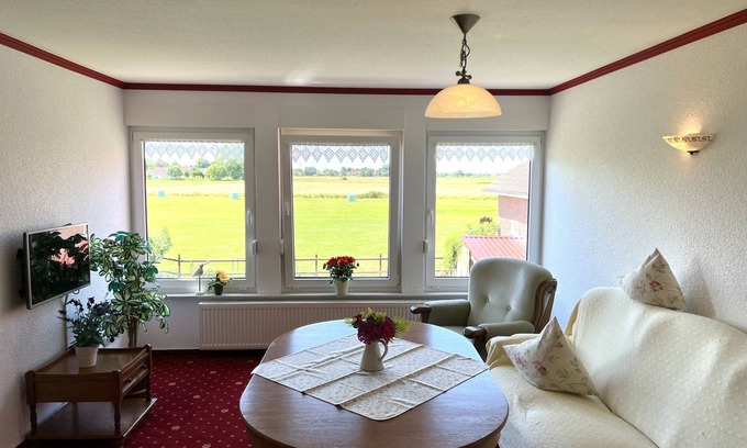 Werdum Apartment | Apartment 'Heuboden, 80qm' with Shared Terrace, Shared Garden and Wi-Fi