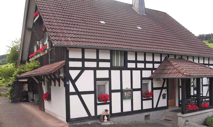 Attendorn Apartment | Apartment 'Hirtenhaus' with Shared Terrace and Wi-Fi