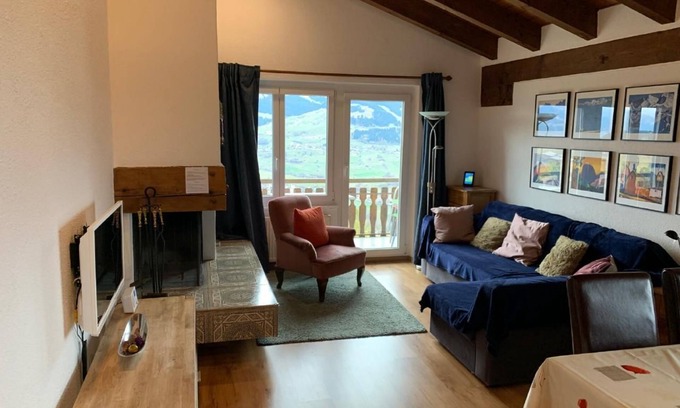 Surcuolm Ski Chalet | Apartment house Surselva, directly on the ski piste