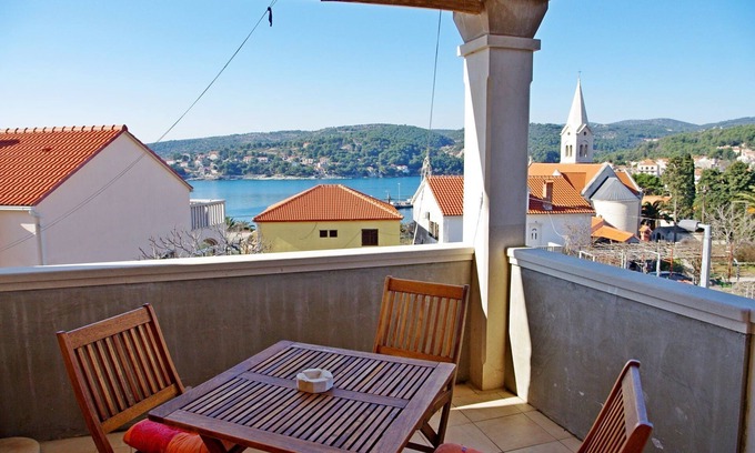 Sumartin Apartment | Apartment Mario (46531-A1) - Sumartin - island Brac