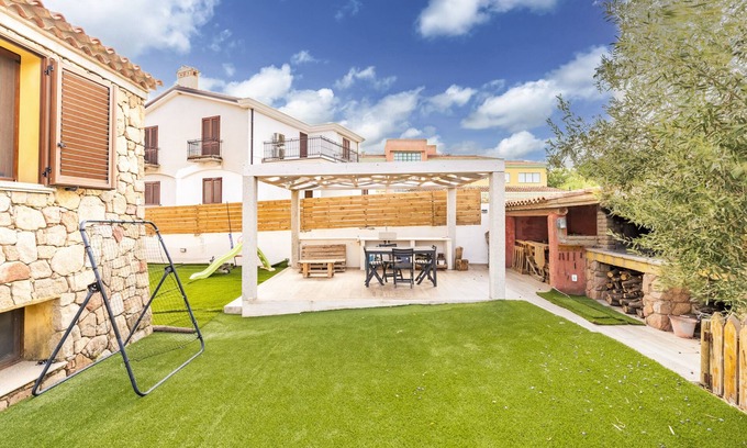 Cardedu Apartment | Apartment 'Il Giglio' with Private Garden, Wi-Fi and Air Conditioning