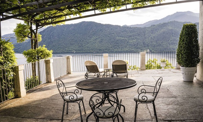 Crabbia Apartment | Apartment in 18th c. villa, private beach, terrace, wonderful views on Lake Orta