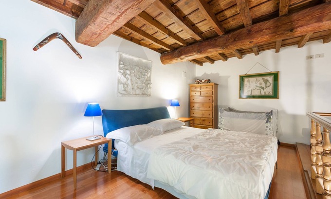 Santa Croce Apartment | Apartment in a 13th Century palace in the heart of Florence