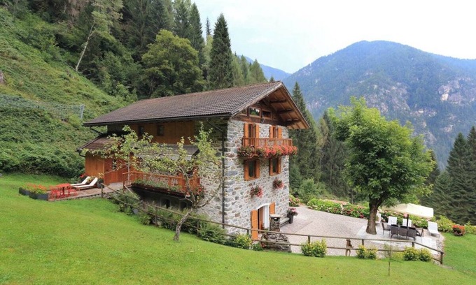 Canal San Bovo Ski Chalet | Apartment in a chalet nestled in the forest, with sauna and private forest