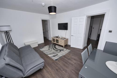 Aylesbury Apartment | Apartment in Buckinghamshire with Secured Parking