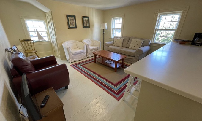 Bristol Apartment | Apartment in historic harbor overlooking the harbor
