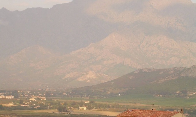 Calvi Apartment | apartment in house of character, quiet pool of nature, 5min from Calvi