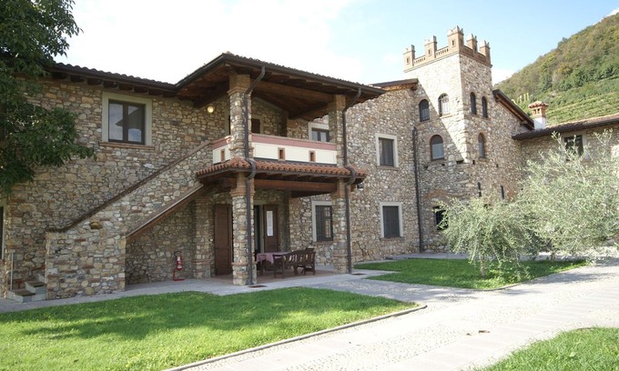 Monticelli Brusati Apartment | Apartment in the Franciacorta, with private balcony and shared swimming pool
