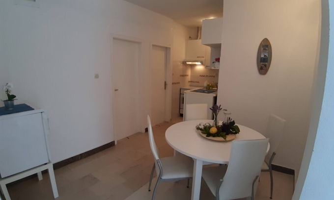 Island Hvar Apartment | Apartment in Jelsa with Terrace, Air condition, WIFI (4440-2)