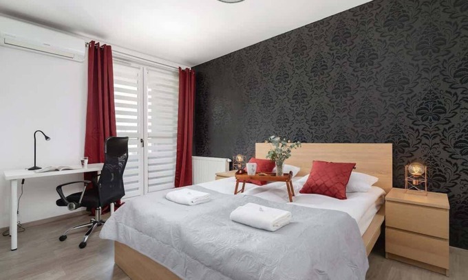 Czyzyny Apartment | Apartment in Kraków | 3 Bedrooms | 2 Balconies