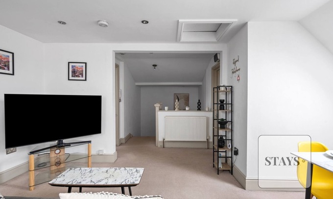 Chelmsford Apartment | Apartment in Moulsham | Long Stays Welcome