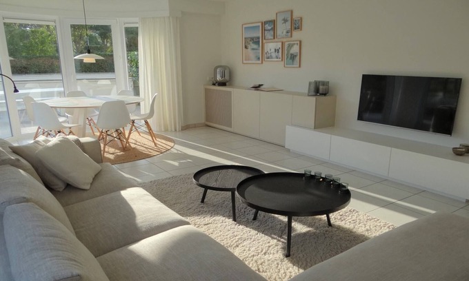 Nieuwpoort-Bad Apartment | Apartment in Nieuwpoort with Coastal Views