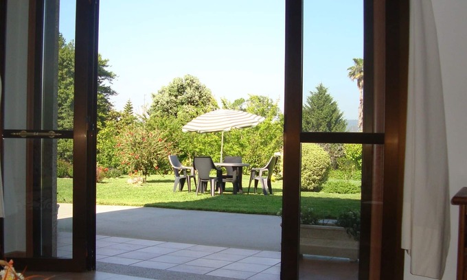 Villalonga Apartment | APARTMENT IN RURAL HOUSE OF SANXENXO, AREA NEAR THE SEA WITH WIFI and FREE PARKING