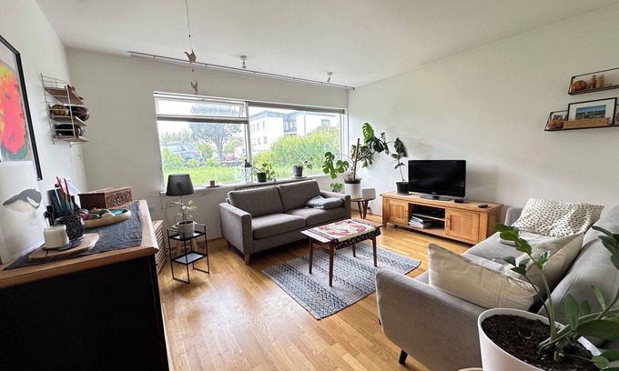 Haaleiti Apartment | Apartment in Safamýri in Reykjavik