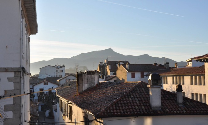 Saint-Jean-de-Luz City Center Apartment | Apartment in the historic center, beach at 50 meters walking. With a super view!