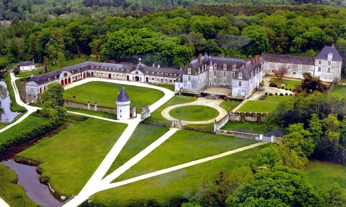 Gizeux Other | Apartment in the castle with pool