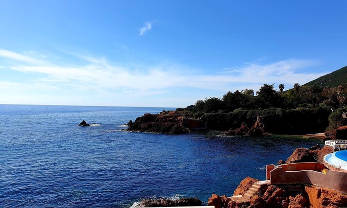 Le Trayas Apartment | Apartment in the sea