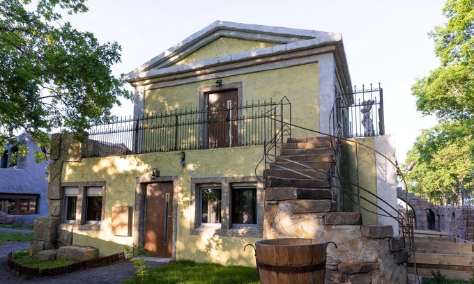 Coswig Apartment | Apartment in the sculptor's house, bottom right