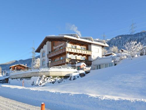 Arzl im Piztal Apartment | Apartment in Wald near Hochzeiger Ski Area