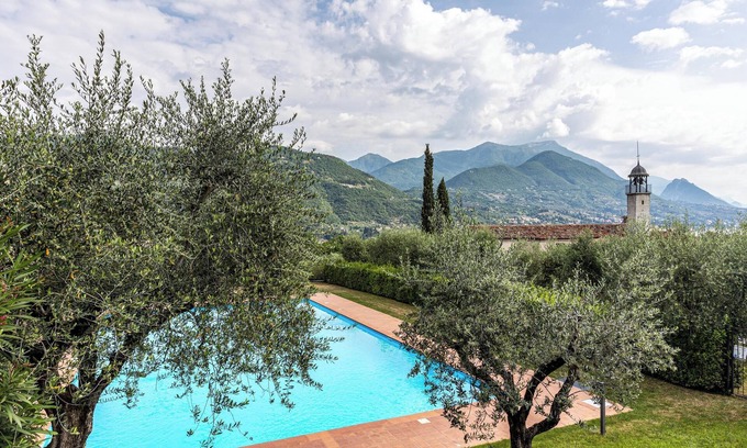 San Felice del Benaco Apartment | Apartment 'Nido Di Cisano' with Lake View, Shared Pool and Wi-Fi