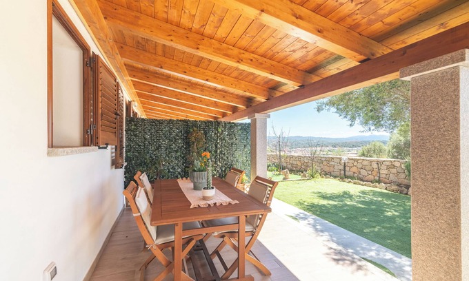 Santa Teresa di Gallura Apartment | Apartment 'Trilo Nina' with Private Terrace, Private Garden and Air Conditioning