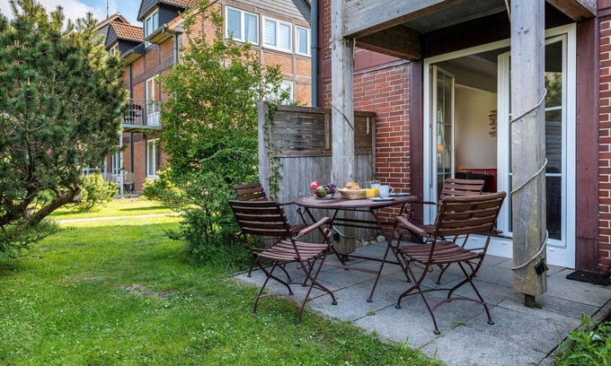Ostersiel Apartment | Apartment 'Kleine Ella Pellworm' with Private Terrace, Shared Garden and Wi-Fi