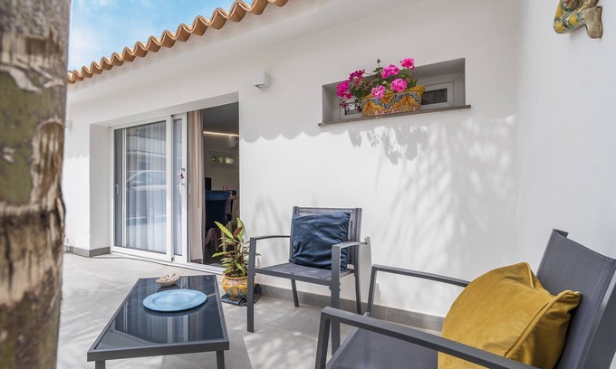Avola Apartment | Apartment 'La Casa di Susy' with Private Terrace, Wi-Fi and Air Conditioning