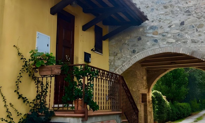 Cetona Apartment | Apartment 'La Casina Nel Borgo' with Mountain View, Private Terrace and Wi-Fi