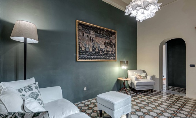 Santa Maria Novella Apartment | Apartment 'La Maison De Mavì' with Wi-Fi and Air Conditioning