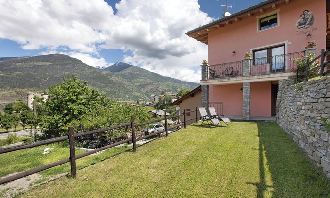 Aymavilles Apartment | Apartment 'La Maison De Deni - Vista Castello' with Mountain View