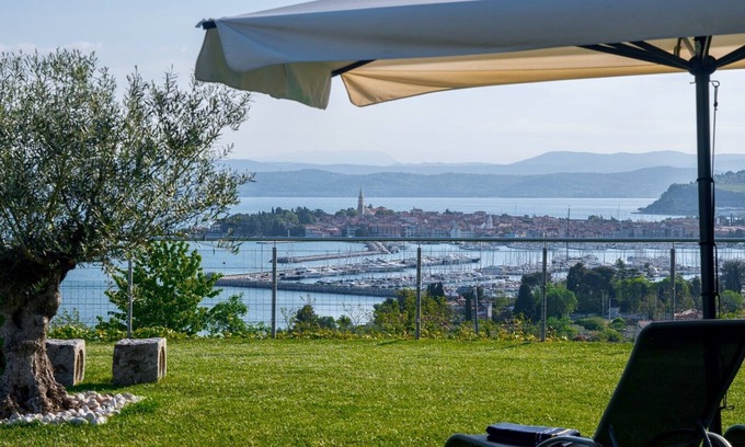 Izola Apartment | Apartment LA MER with jacuzzi and sea view 150m from the beach
