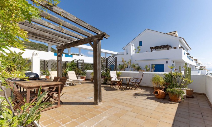 Castillo de Sabinillas Apartment | Apartment 'La Terraza del Mar' with Sea View, Wi-Fi and Air Conditioning