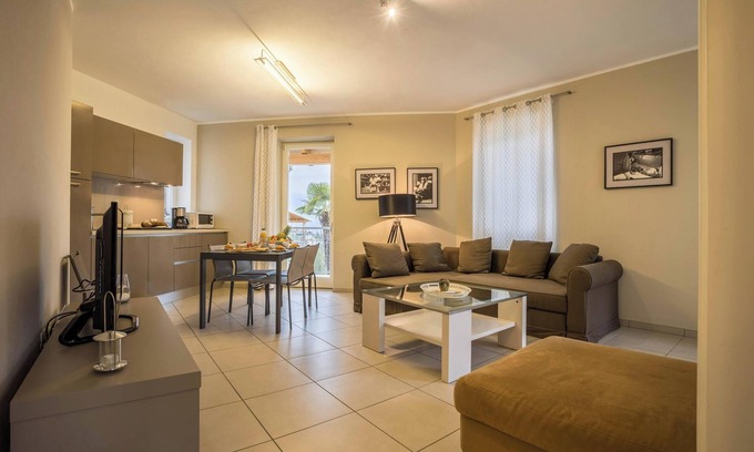 Aer Apartment | Apartment 'La Villa Tesoro' with Lake View, Shared Pool and Wi-Fi