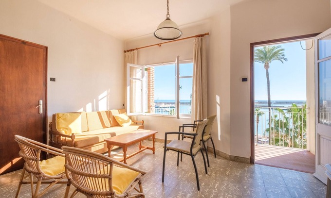 Benicarlo Apartment | Apartment 'Las Palmeras 4' with Sea View, Private Terrace and Balcony